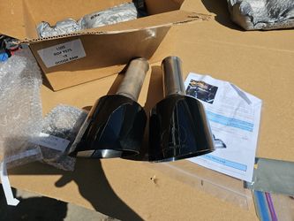 2019 TO 2024 DODGE RAM 1500 5.7L PERFORMANCE TIP KIT ONE IS NEW THE OTHER SIDE USED OEM(contact info removed)9AA