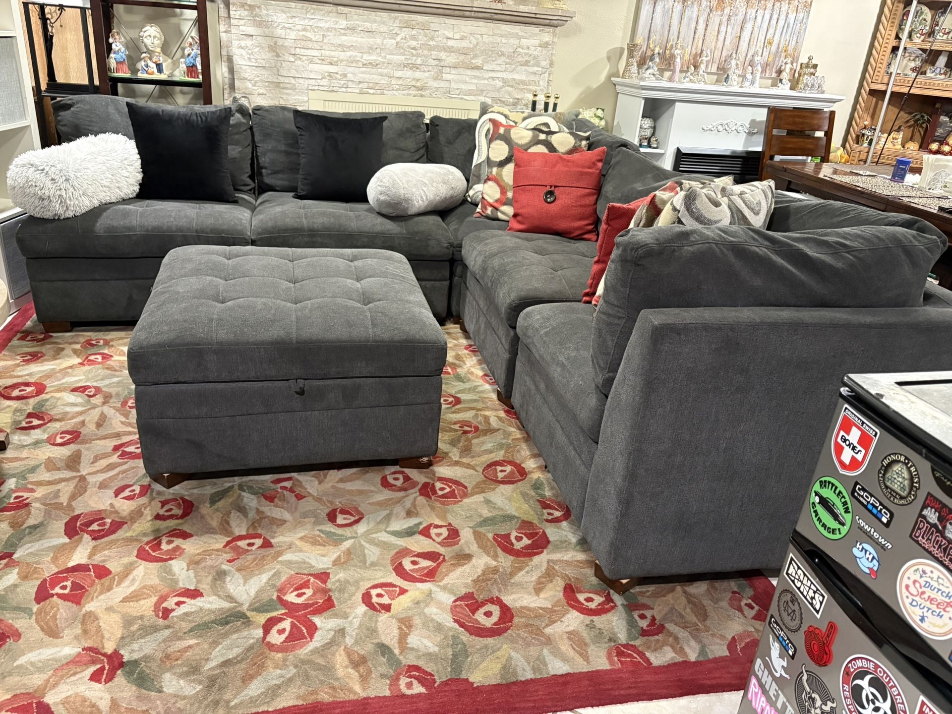 Tomasville Couch Sectional With Ottoman