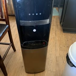 Bottom Load Water Dispenser