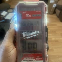 Brand New Milwaukee Drive Set 33 Pc Set