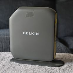 2 Belkin F7D3302 Wi-Fi Routers 