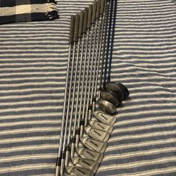 Full set of Nicklaus “The Bear” irons- 1,5 wood USA Tour The BOMBER-Taylor made Strong 3
