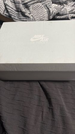 Brand new AF1 9.5,price negotiable 