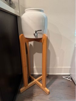 Water bottle stand