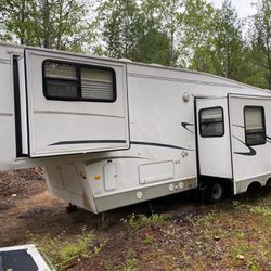 Fifth wheel cardinal camper with two slide outs