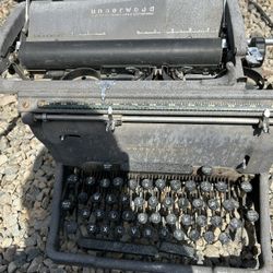 Underwood Antique Typewriter 