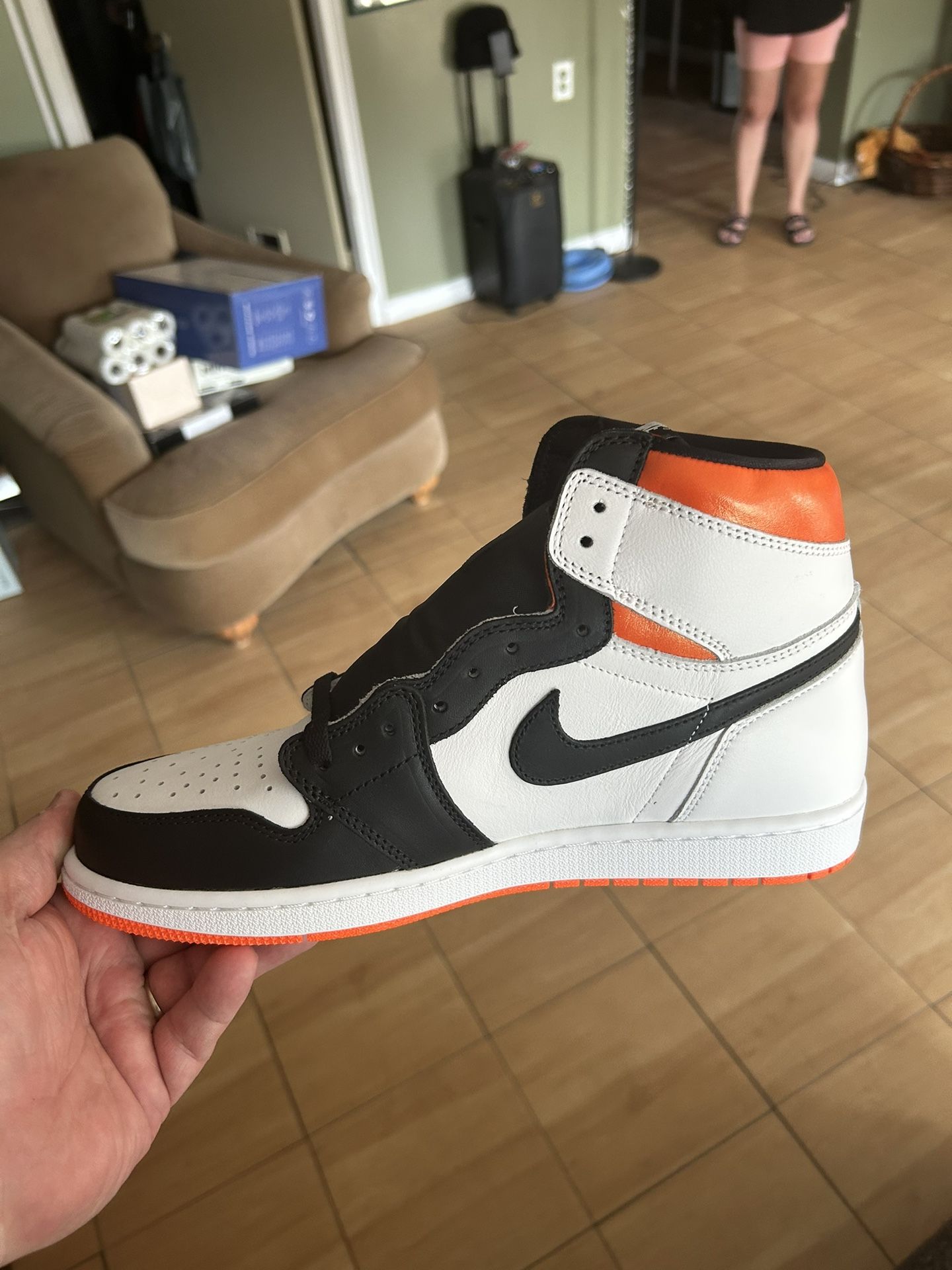 Jordan 1 Electro Orange Size 11