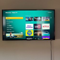 Smart Roku TV And Wall Mount 