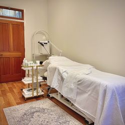 Esthetician Equipment Excellent Condition 