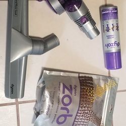 2 Dyson pets tool attachment. ( New )