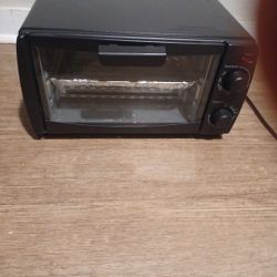 Dominion 4 Slice Small Toaster Oven Countertop, Retro Compact Design, Multi-Function with 30-Minute Timer, Bake, Broil, Toast, 1000 Watts, 2-Rack Capa