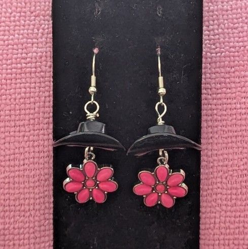 Cowgirl Cutie Dangle Earrings – Black Hat & Pink Daisy Charm, Handmade & Hypoallergenic