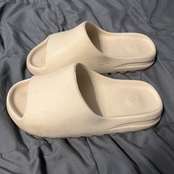 Yeezy Slide Bone