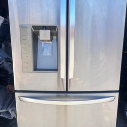 Refrigerator/ Refrigerador 