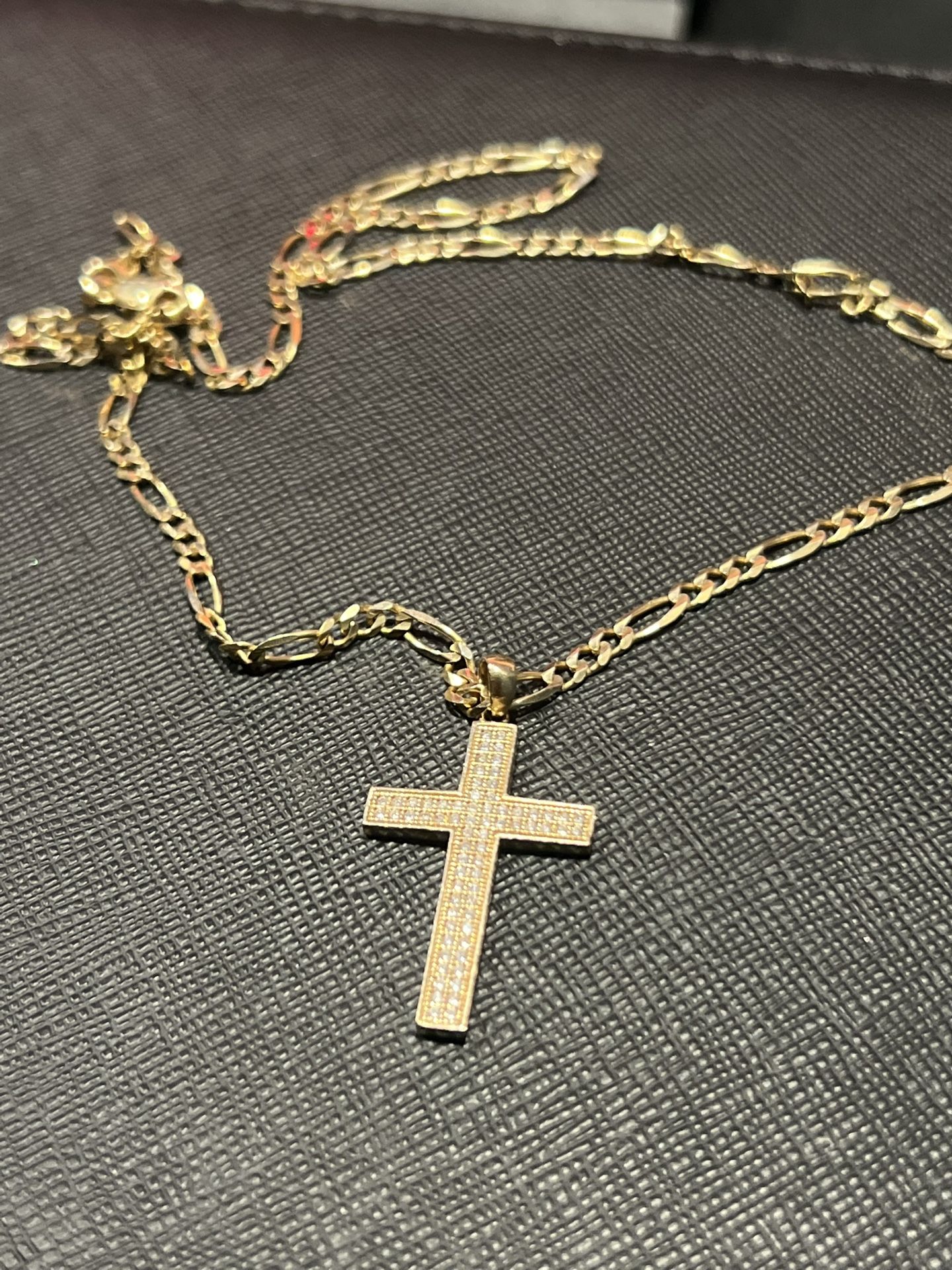 14 kt figaro chain & cross Pendant