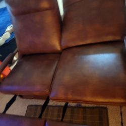 Matching Leather Loveseat And Rocker Recliner 