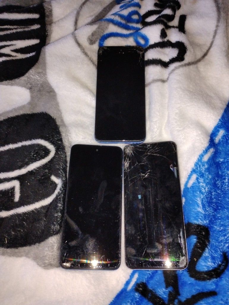 3 Moto G Plays (FOR PARTS OR GET SCREENS FIXED AND USE AS A PHONE EITHER WAY)