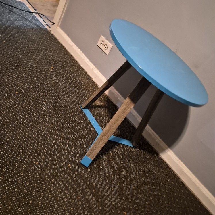 Metal And Wood Side Tabke