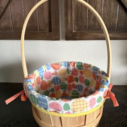 Cute Easter Basket w/Egg Lining 