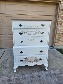 Beautiful Vintage French Provincial dresser