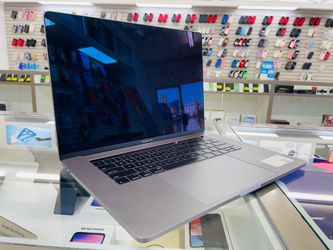 MacBook Pro 2018 16gb ram 512gb ssd