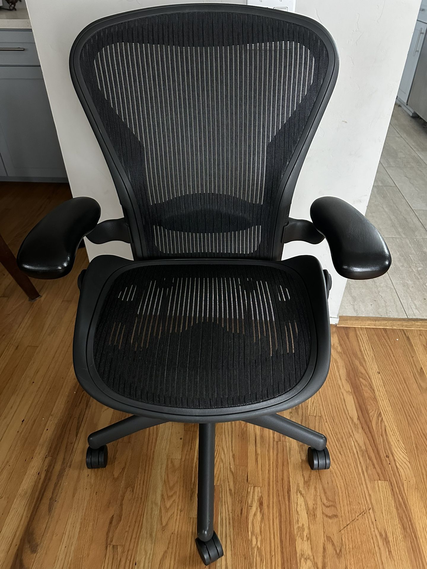Herman Miller Aeron B Size Excellent Condition
