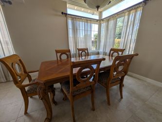 Dinning room table