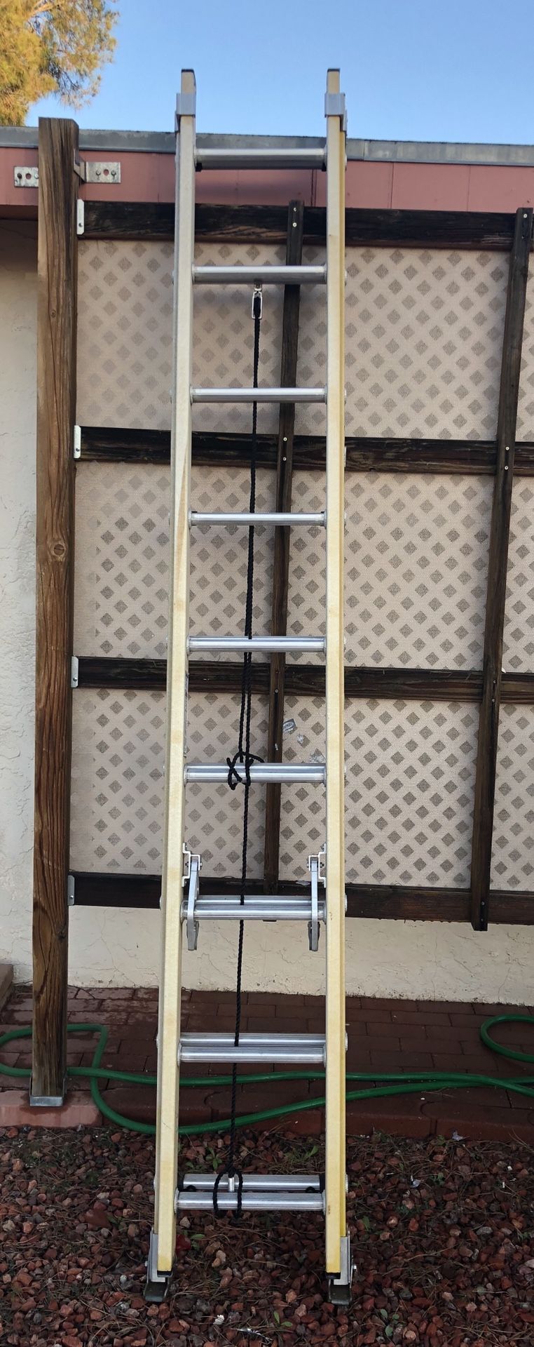 STANLEY - 18’ FIBERGLASS EXTENSION LADDER, #ST4918W 18’