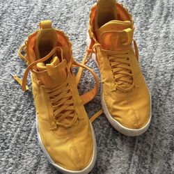 Jordan Proto React University Gold Size 12