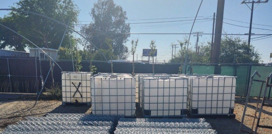 Water Tanks 275 Gallon's