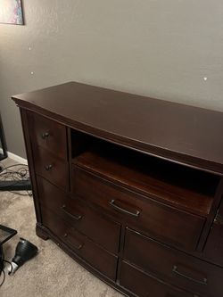 Dresser 