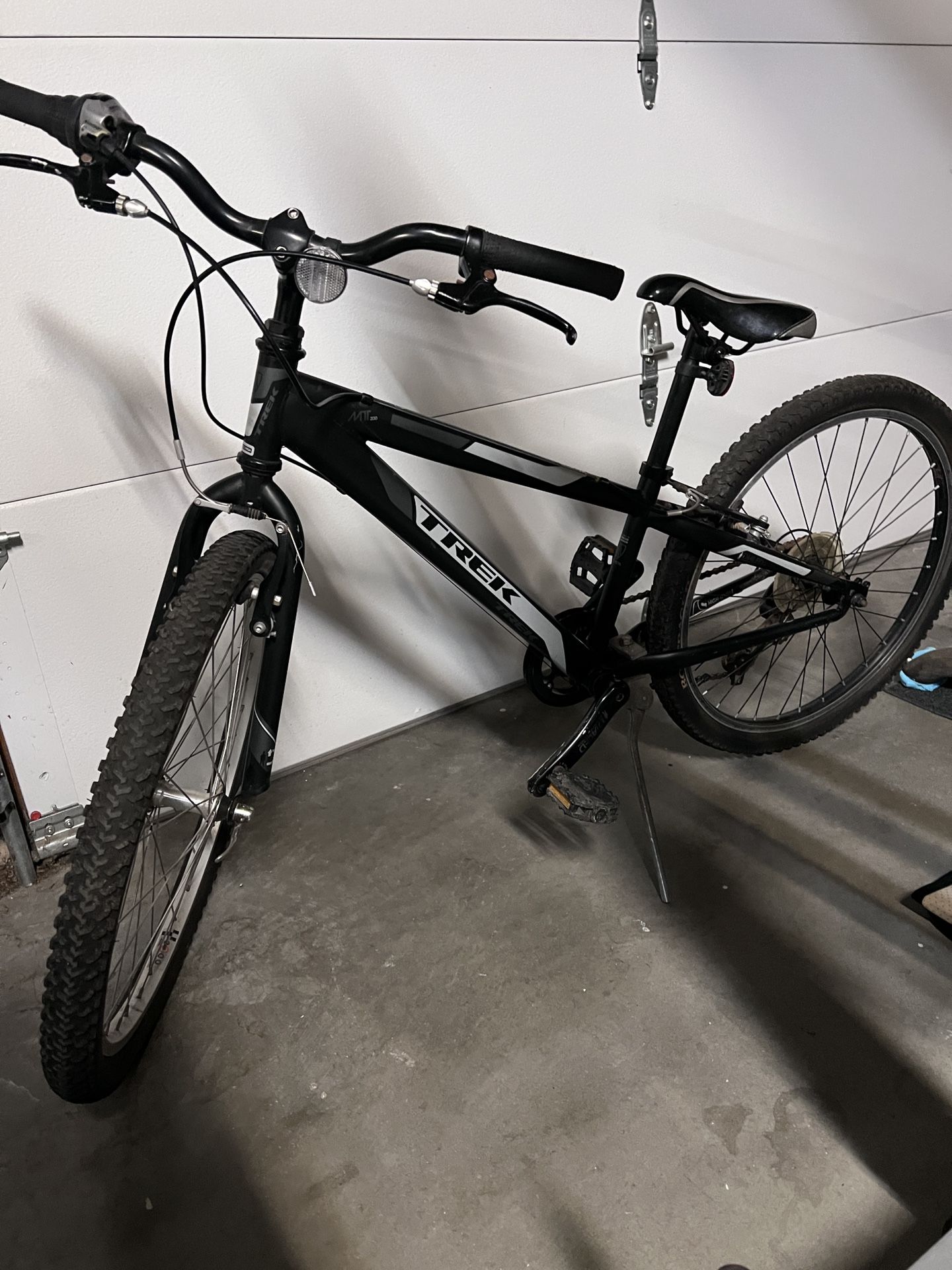 TREK MT200 Kids mountain bike 🚴♂️24” Wheel Ht.