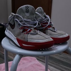 Kyrie 6 Flytrap “photon Dust” University Red 