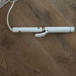 T3 Twirl Ceramic 1¼" Curling Iron. 