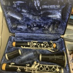 Selmer Bundy Clarinet With Case