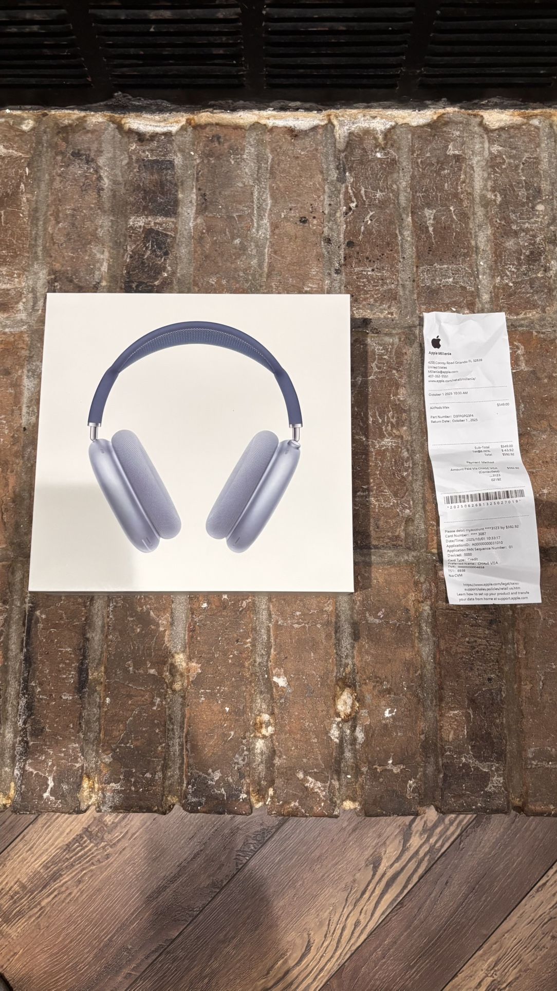 Apple Airpod max’s blue 