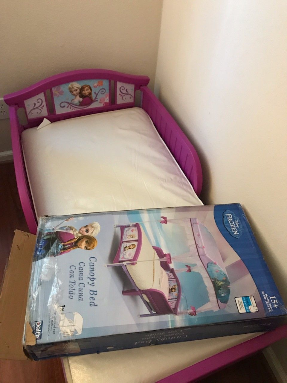 Frozen kids bed. Ages 3-6ish. Brand new mattress
