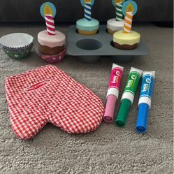 Melissa & Doug Cupcake Set
