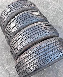 235 65 18 Michelin Tires Con 80% de Vida Las 4