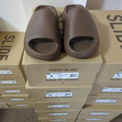 Adidas Yeezy Earth Brown Slides Size 6,7,8,9,10,11,12