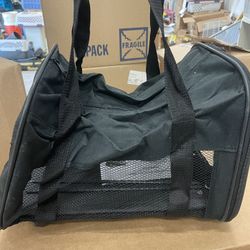 SOFT SIDED CARRY KENNEL WITH WHEELS