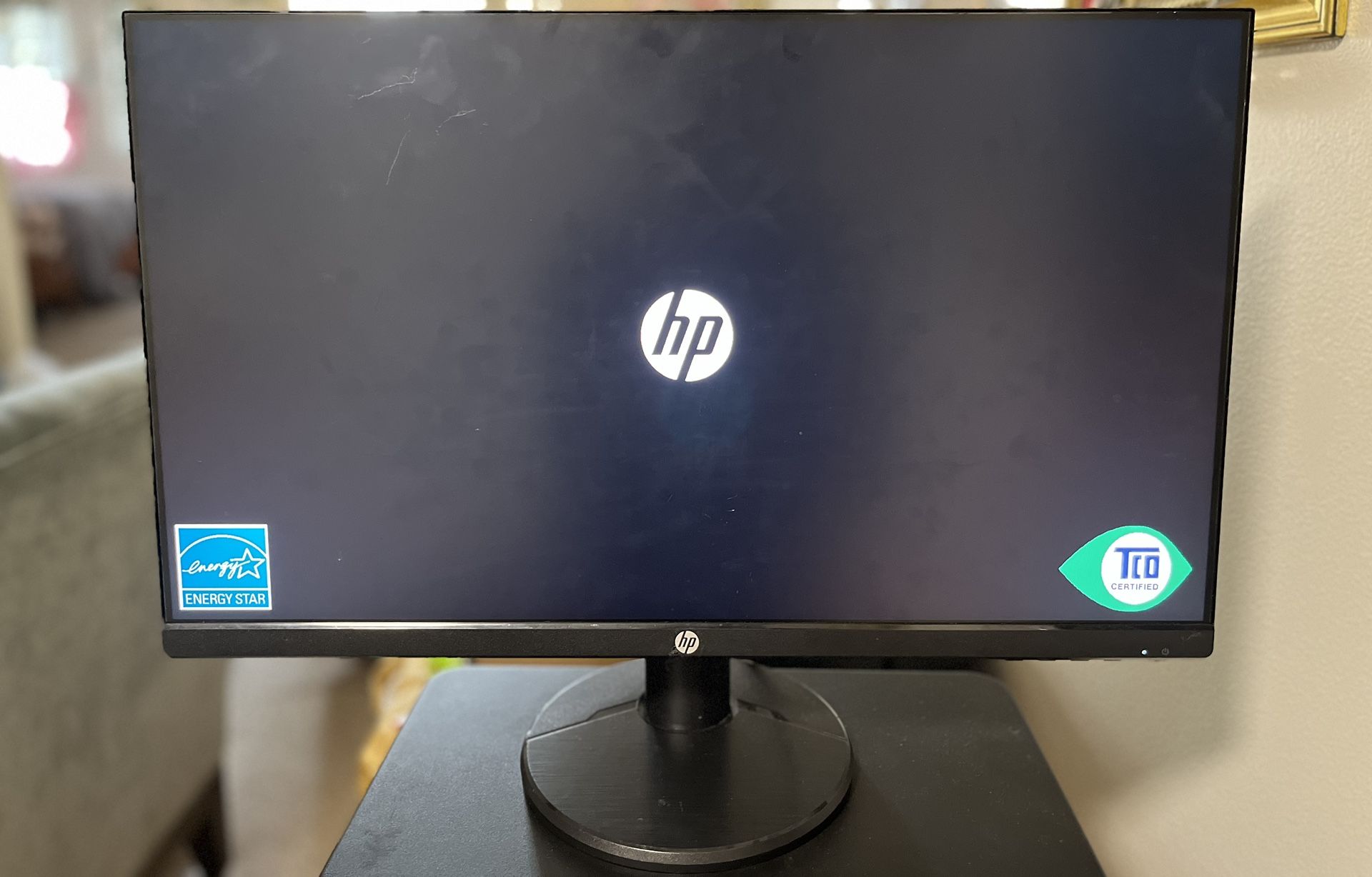 24’ HP Monitor w/ Laptop stand