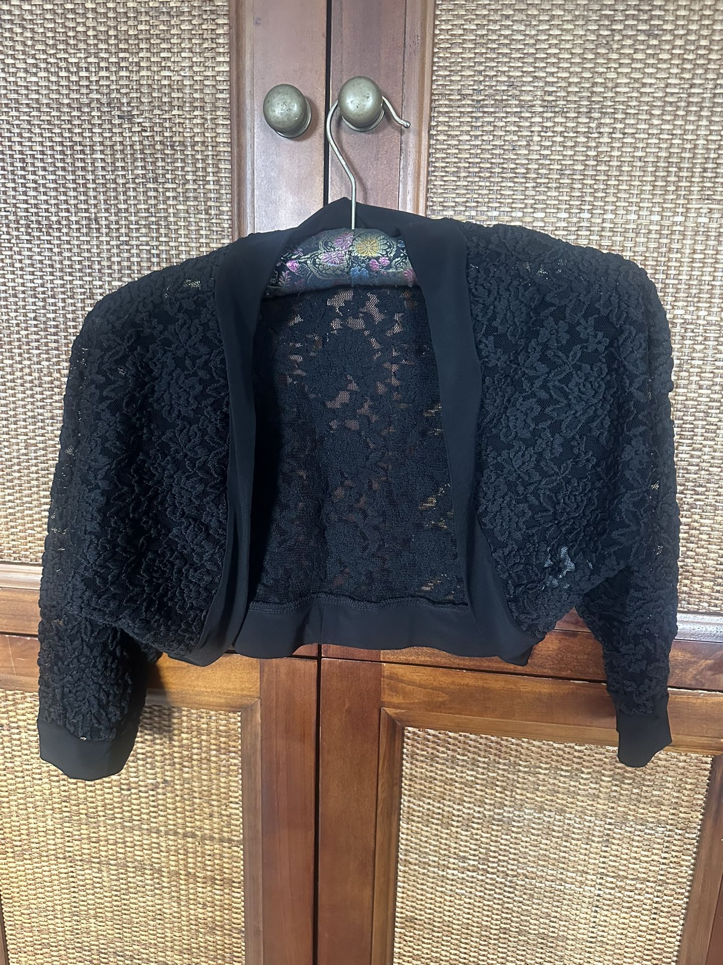 NWOT! Onyx Nite by Wendy Chaitan. Lace Small Black Jacket Cardigan Shrug Bolero