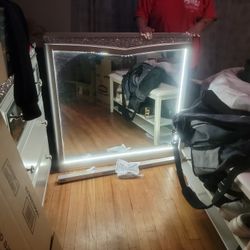 Lighted Dresser Mirror Comes With Attachments