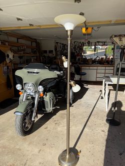 Pole lamp