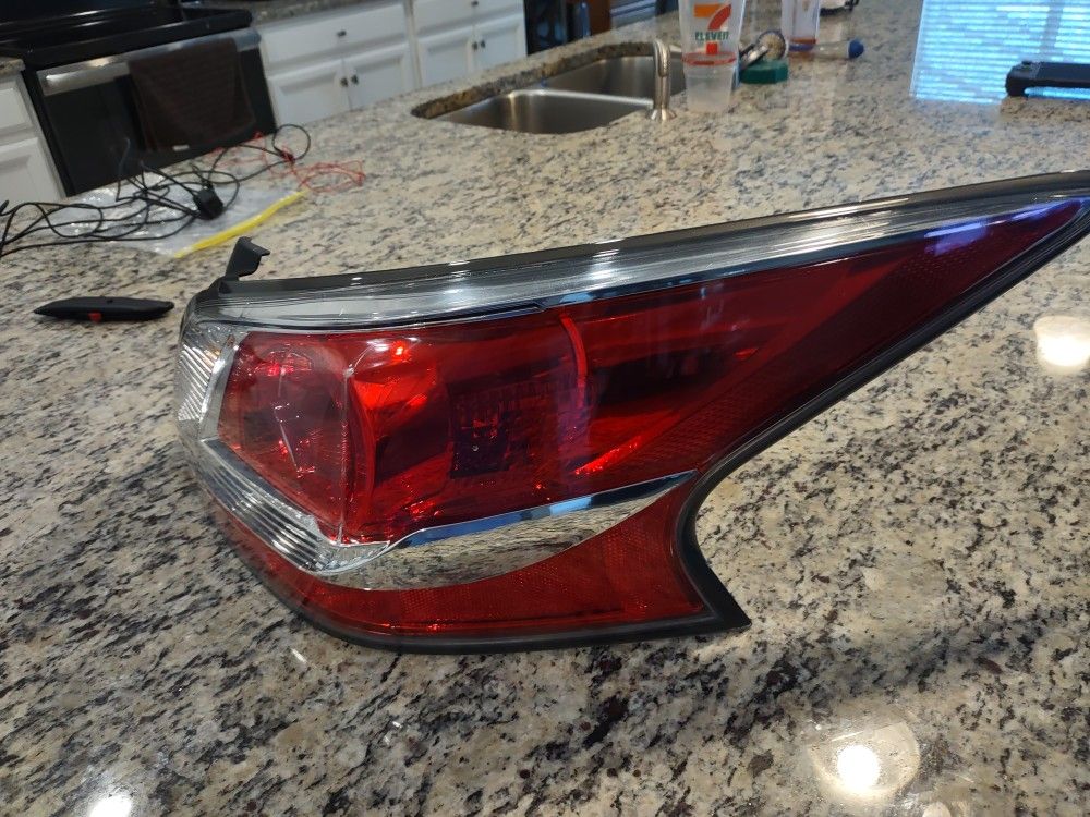 2015 Nissan Altima Passenger Side Tail Light