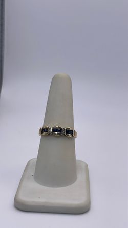 14k gold band ring with dark stones