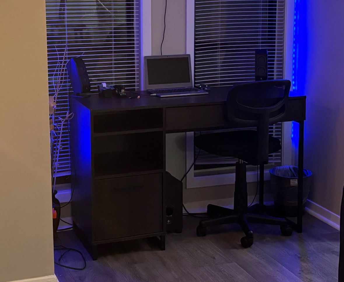 Computer Desk w/Chair 