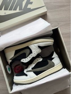 Size 10 men jordan 1 low olive