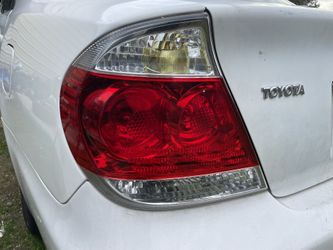 02-06 Camry Tail Lights 